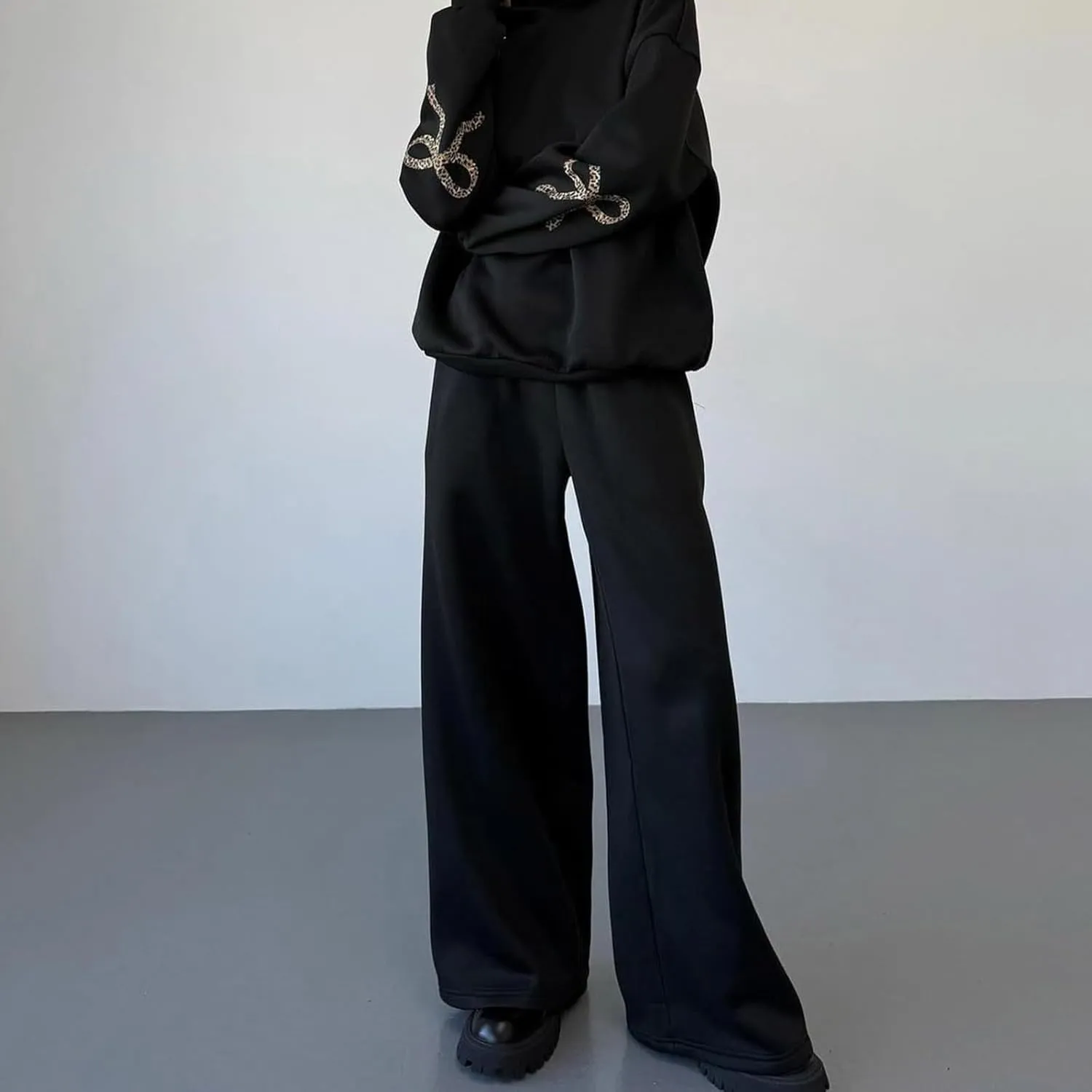 Aonoapll Bow Hoodie Sweatsuit Set for Women Oversized Hooded Sweatshirt Sweatpants Bow Print Matching 2 Piece Sweat Sets
