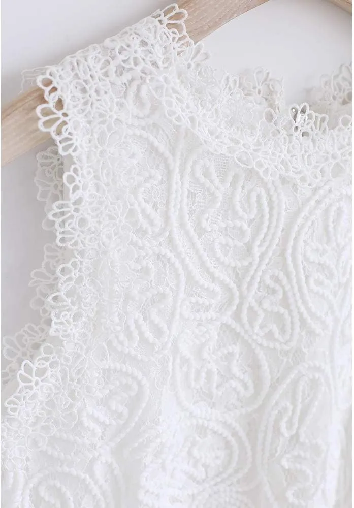 CHICWISH Women's White/Black Diva Full Lace Crochet Round Neck Sleeveless Crop Top